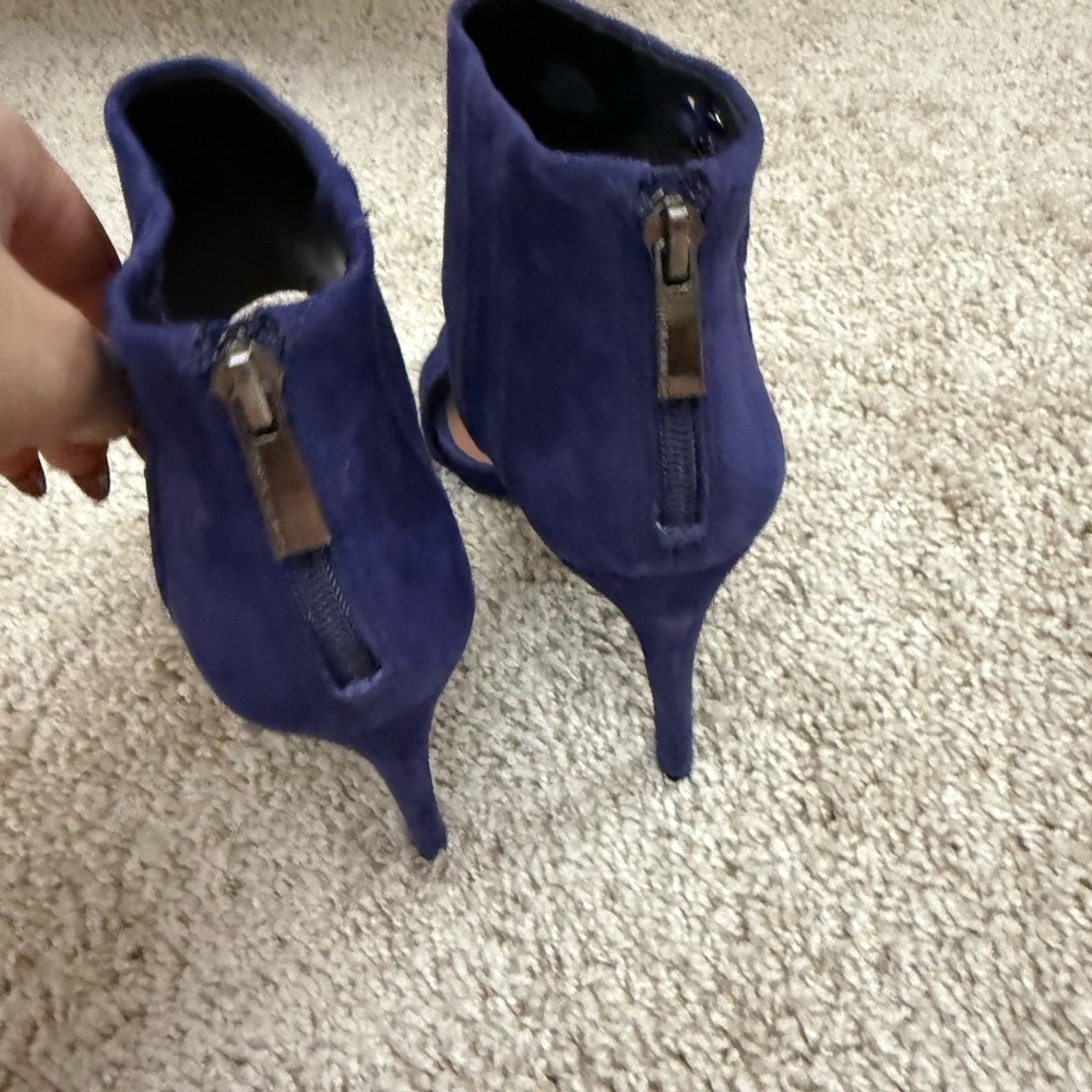 Vince Camuto Royal Blue Heels with Chain Detail - Picture 11 of 11
